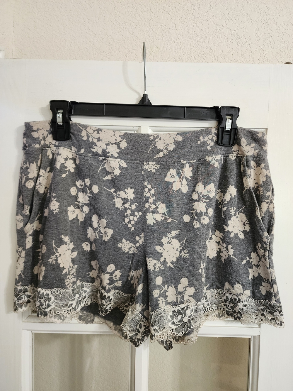 Soma Cool Nights Gray Floral Lace Trim Pajama Sleep Shorts Medium